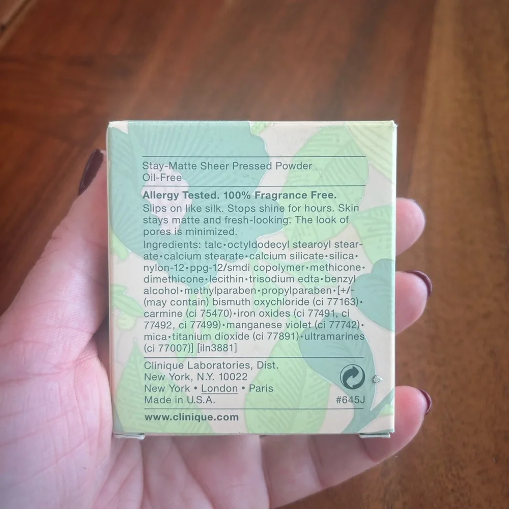 Clinique Stay-Matte Sheer Pressed Powder